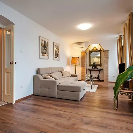 Apartment Adriana *