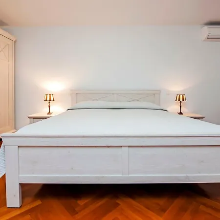Apartment Adriana *