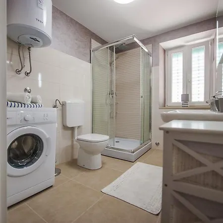 Apartman Adriana *