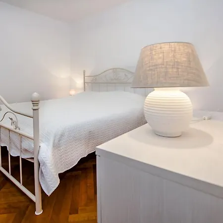Apartman Adriana *